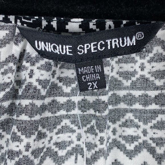 Unique Spectrum Black White Sleeveless Tank 2X - Picture 5 of 13
